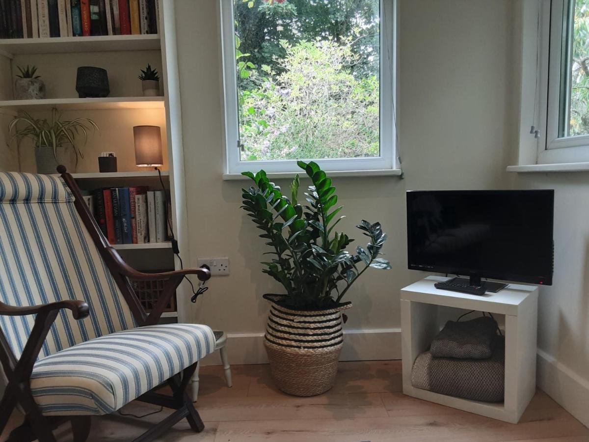 Tranquil Wood Cabin Set In A Beautiful Orchard Penzance Exterior foto